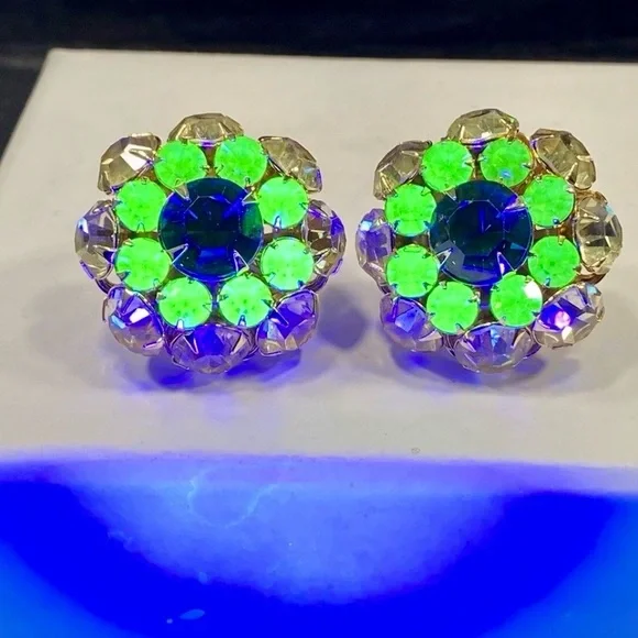JUDY LEE Demi Parure Signed Uranium Glass Cluster Clip-On Earrings & Brooch Set - Picture 11 of 12